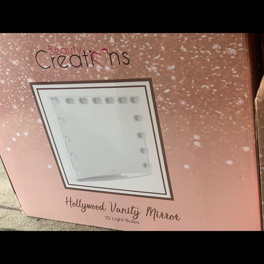 BeautyCreations 15 Bulb Hollywood Vanity Mirror